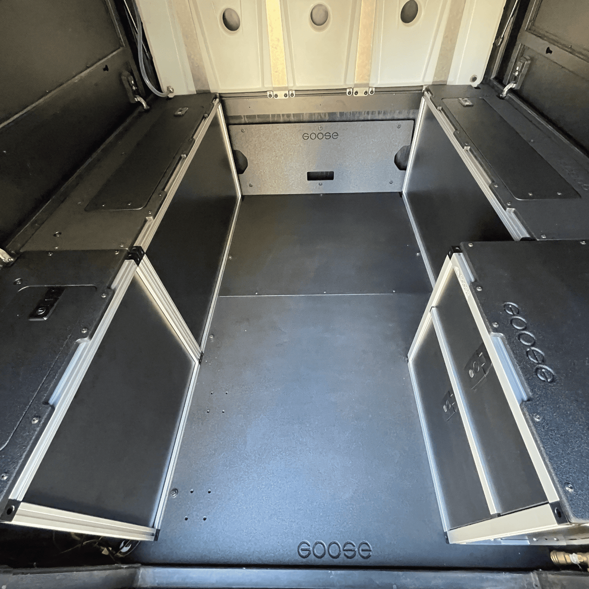 Alu-Cab Canopy Camper V2 - Toyota Tacoma 2005-2023 2nd & 3rd Gen. - Bed Plate System - 5' Bed