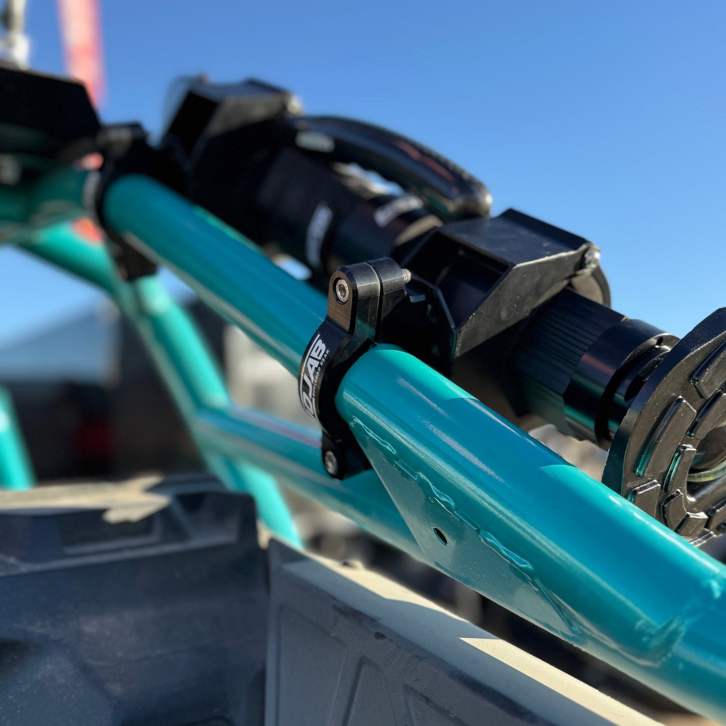 Tube adapter for hydraulic jack mounting clamp (pair) Expected to be delivered during the week commencing September 14th