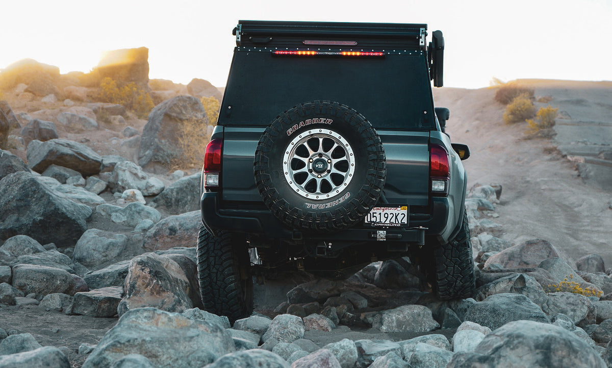 UltraSwing® Multi-Fit Spare Tire Hitch Mount | RiGd Supply