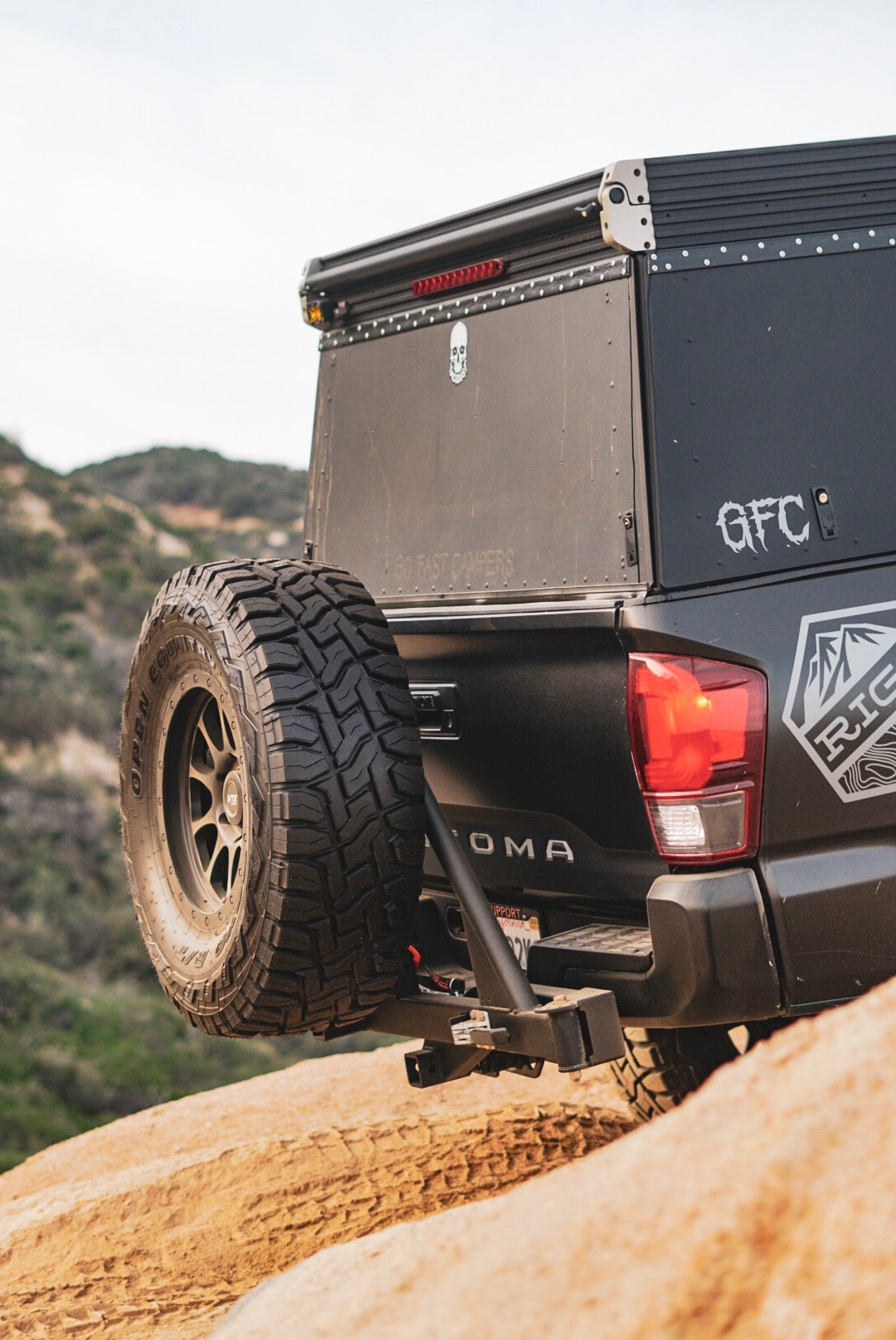 UltraSwing® Multi-Fit Spare Tire Hitch Mount | RiGd Supply